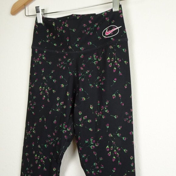 Nike One Luxe Leggings Women's Size XS Black Roses Dri-Fit Training - Picture 5 of 11